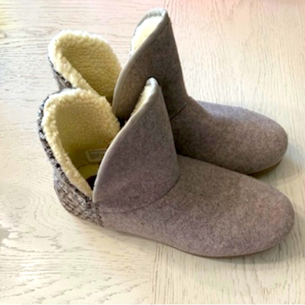 Rockport Women's Taupe Pull-on Slippers Booties Shoes Faux Fur Sherpa Lining 9